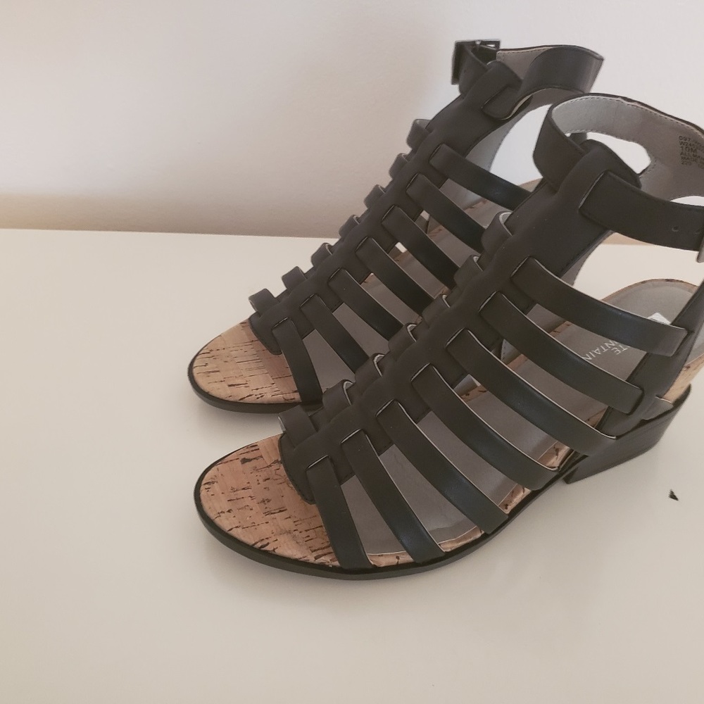 White Mountain Sella Black Sandels